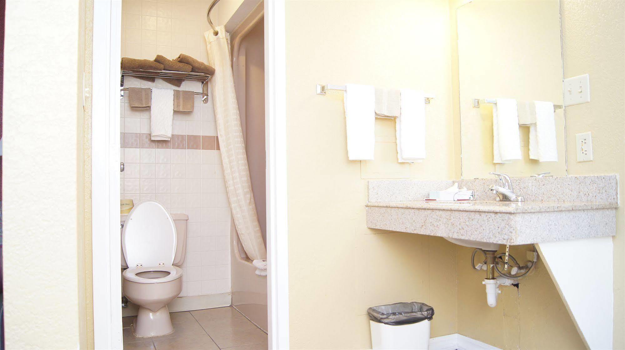 Holiday Lodge & Suites Mcalester Zewnętrze zdjęcie